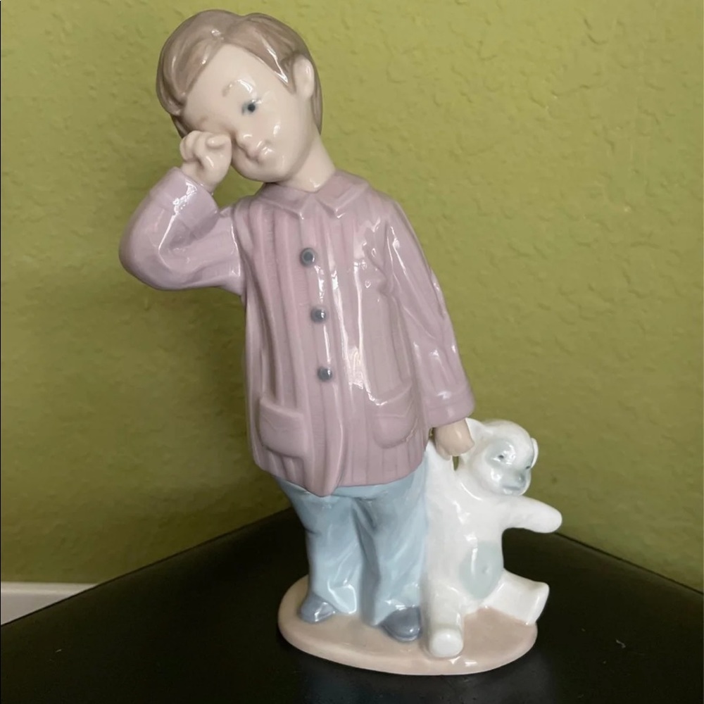 Nao by Lladro - Sleepy Head Figurine